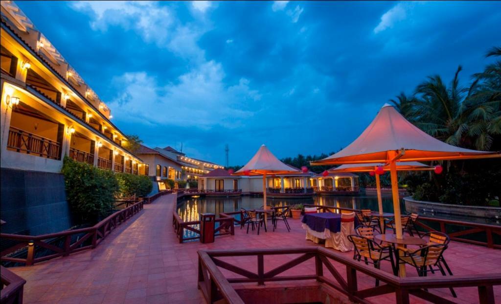 Ocean Spray Hotel Kālapettai Екстериор снимка