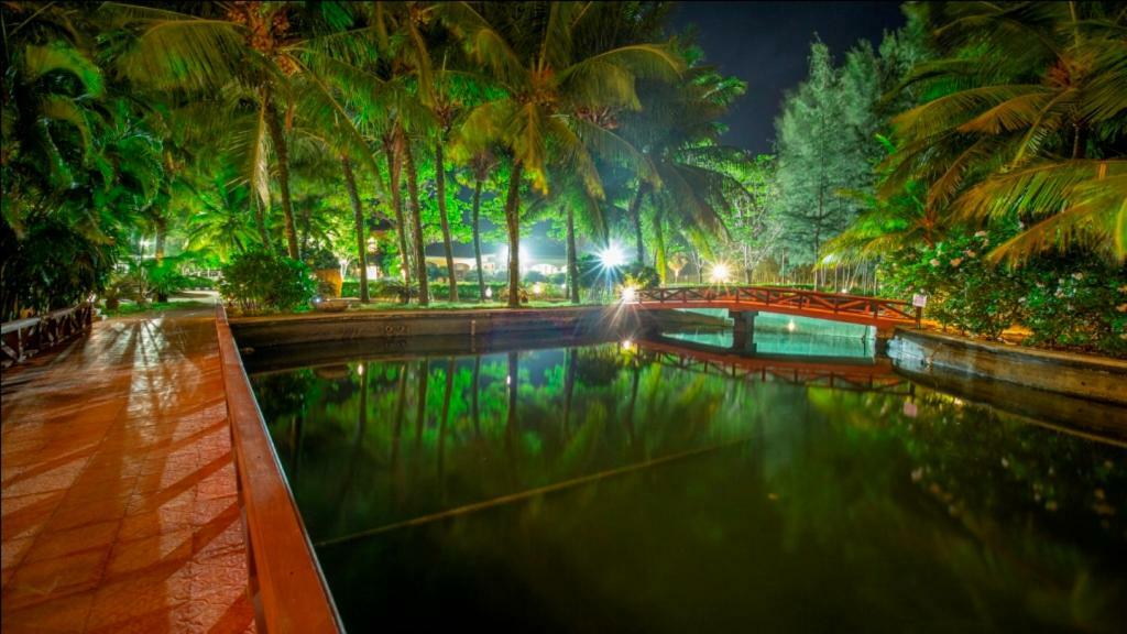 Ocean Spray Hotel Kālapettai Екстериор снимка
