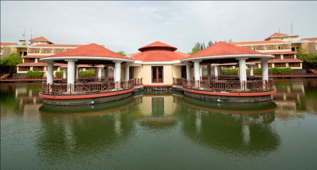 Ocean Spray Hotel Kālapettai Екстериор снимка